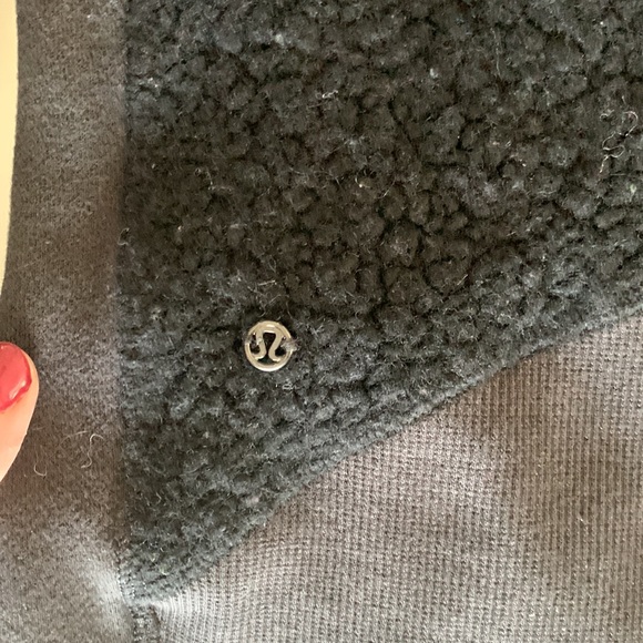 Lululemon Stand Out Sherpa jacket in black-size 6 - Picture 13 of 15